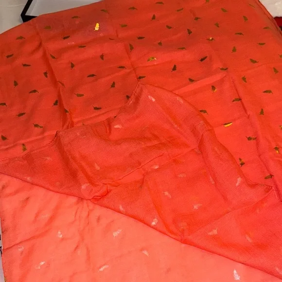 LERDU Coral Scarf with Gold Details - Picture 5 of 14